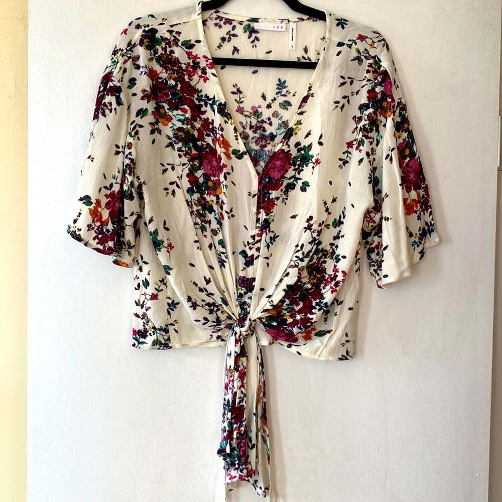 NWOT Floral Knotted Shirt